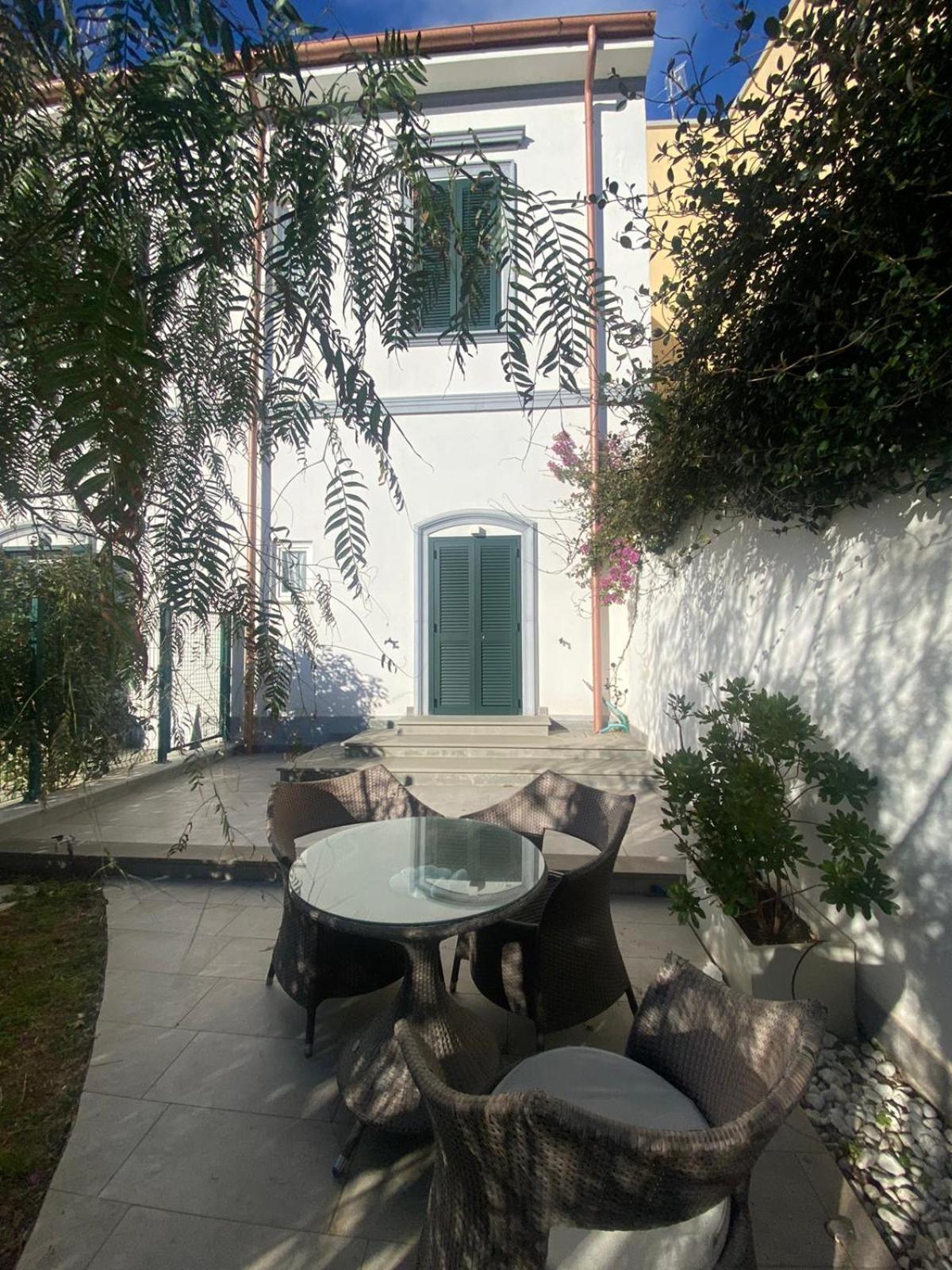 La Lanterna Sul Mare Villa Livorno Buitenkant foto