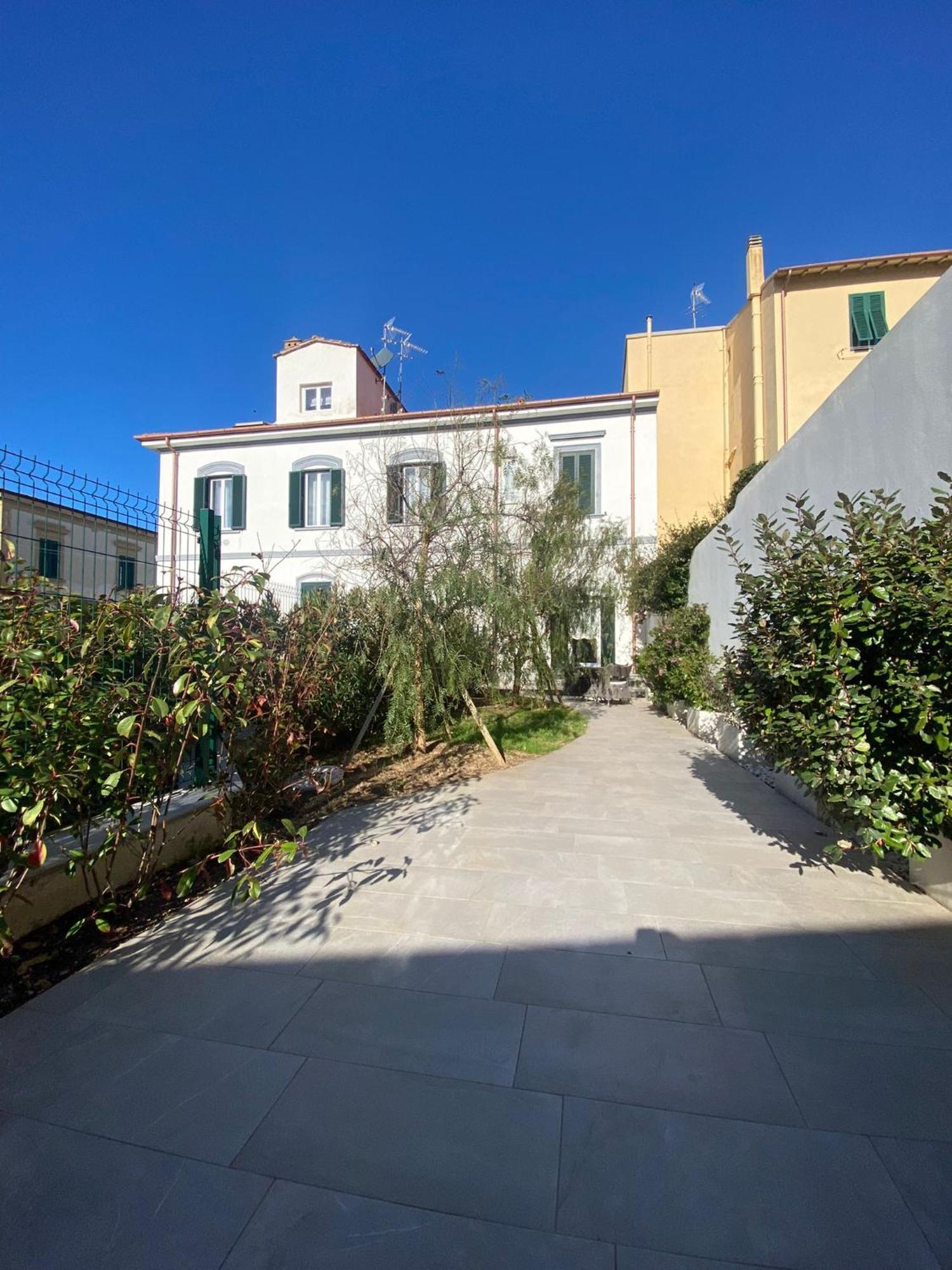 La Lanterna Sul Mare Villa Livorno Buitenkant foto